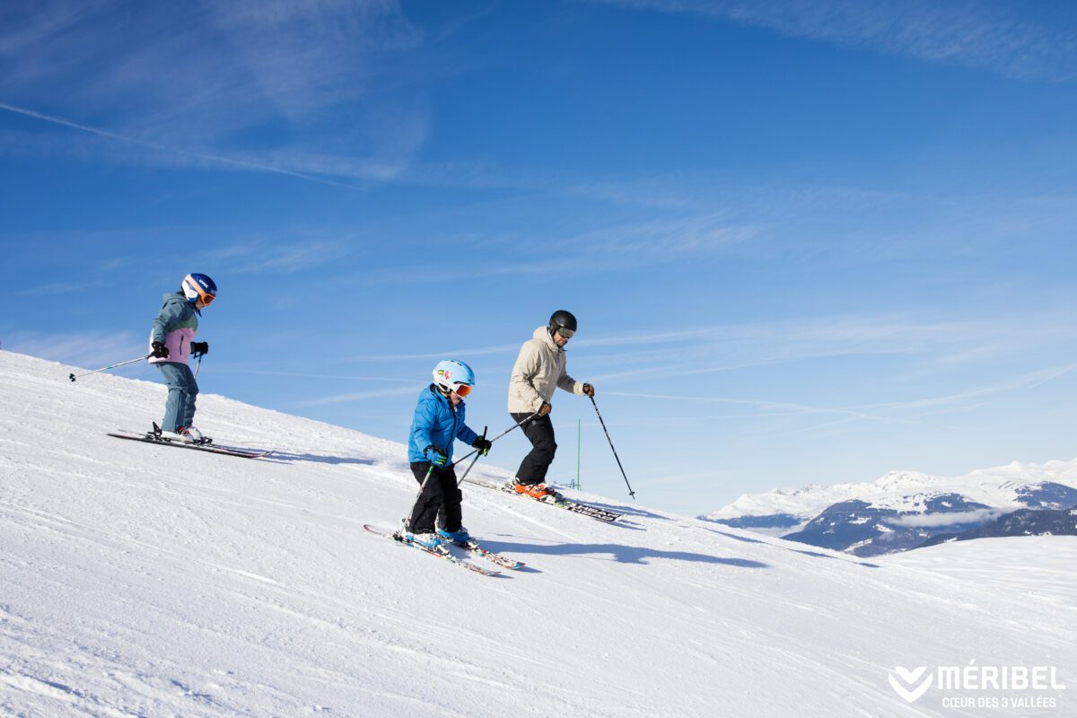 Ski holidays with children may feel like a lot of work from the outset. And, there’s no denying that there’s a few things to consider but it doesn’t have to be stressful. We can also almost say for certain that the memories made on family ski holidays with children will outshine any of the effort it takes to get you there or to make it to ski lessons on time each morning! Plus, we’re here to help. To help things run without a hitch, here we have put together a complete guide for skiing with kids. So read on for all you need to know and get ready for a holiday to remember. 