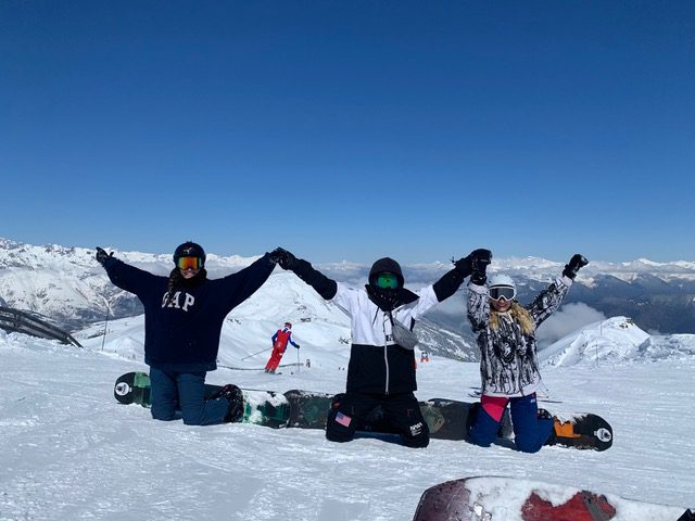 Snowboarding in Meribel