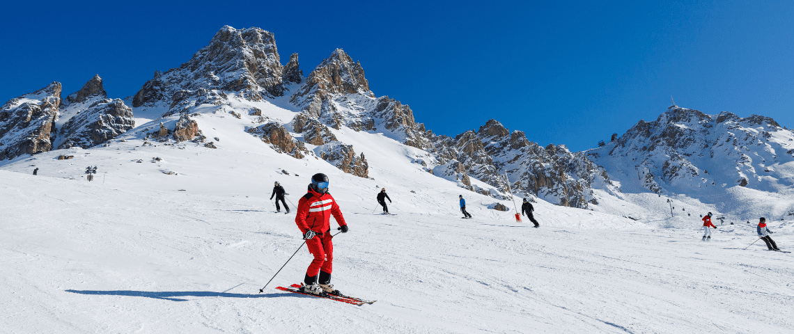 Skiing holiday for beginners - Our Complete Guide